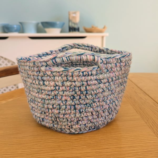 Summer seconds - Crochet project bag in blue and pink yarns