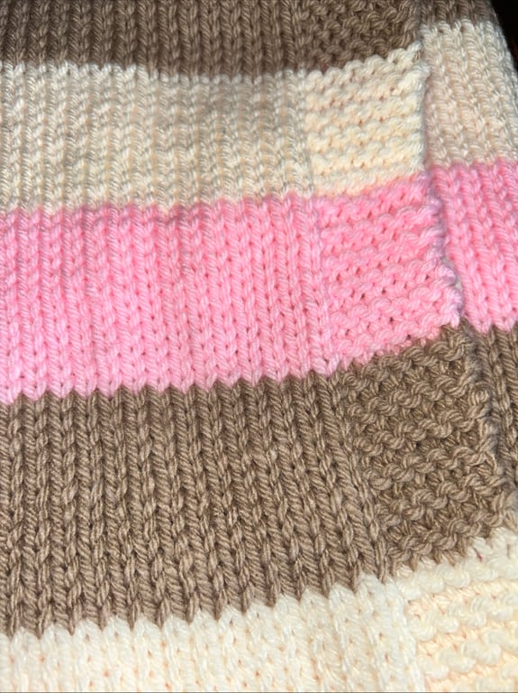 Beautiful handknitted baby blanket in Hayfield Baby chunky yarn