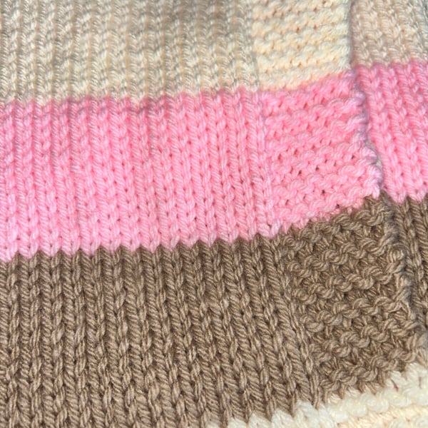Beautiful handknitted baby blanket in Hayfield Baby chunky yarn