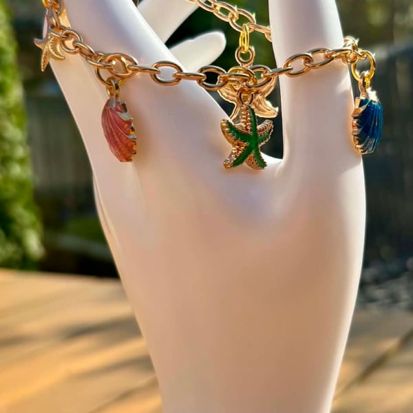 Gold Tone Charm Bracelet 