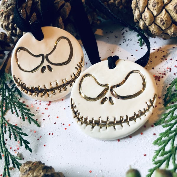 Jack skeleton porcelain and 22 carat gold decoration 