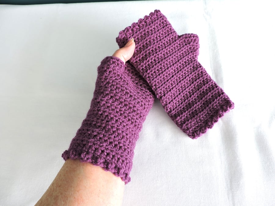 Sale  Fingerless Mitts Plum  Adults