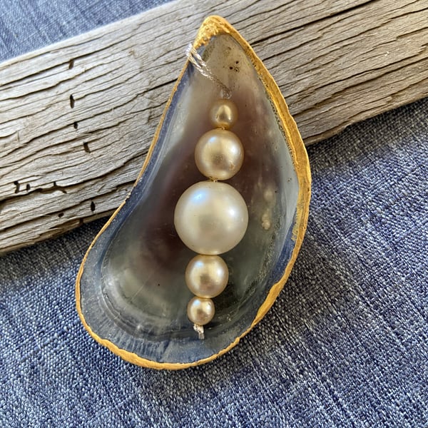 Gold edged hand painted mussel shell with pearl effect beads, hanger.