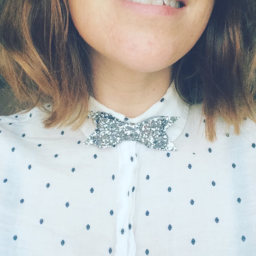 Pewter Grey Glitter Bow Brooch Small