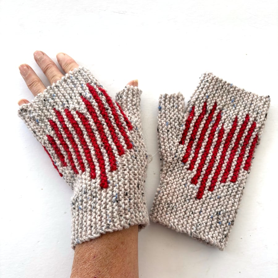 Red Heart Knitted Gloves