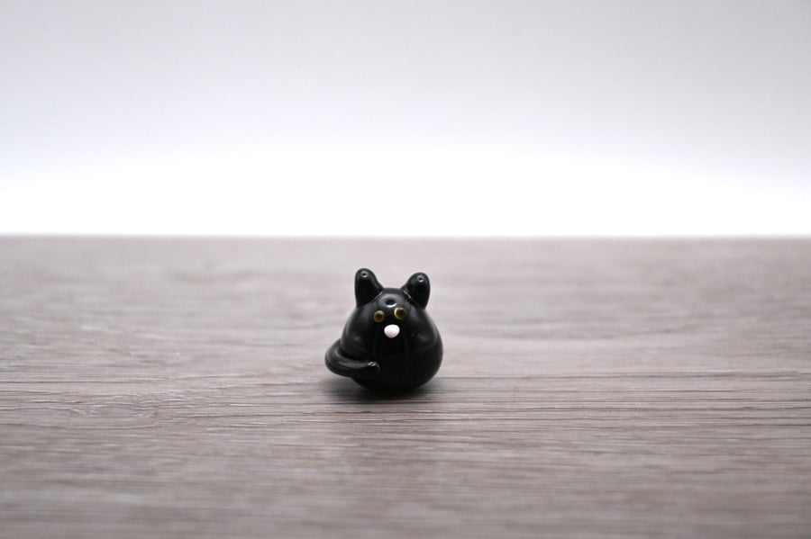 small black glass cat figure