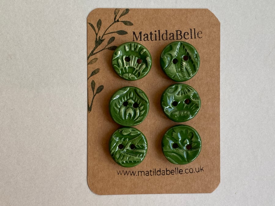 Buttons set of 6 handmade 22mm rounds forest green
