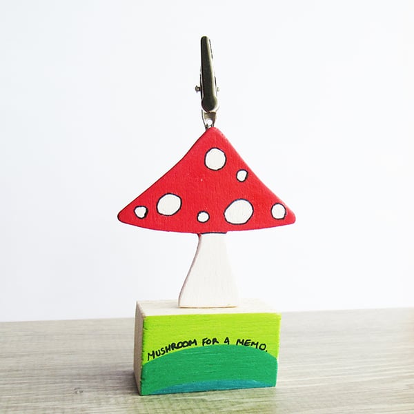 Mushroom memo holder