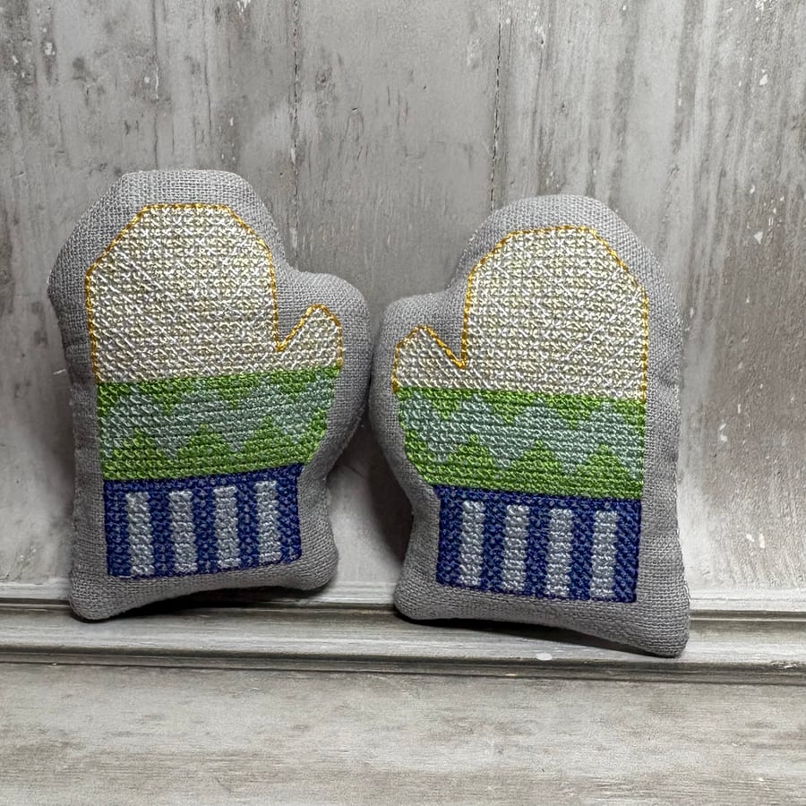 Winter Bowl Filler - Mittens (Set of 2) SY 00039