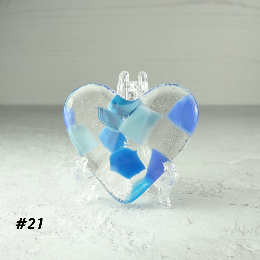 Fused glass heart blue pocket hug with stand 5x4.5cm, handcrafted (21)