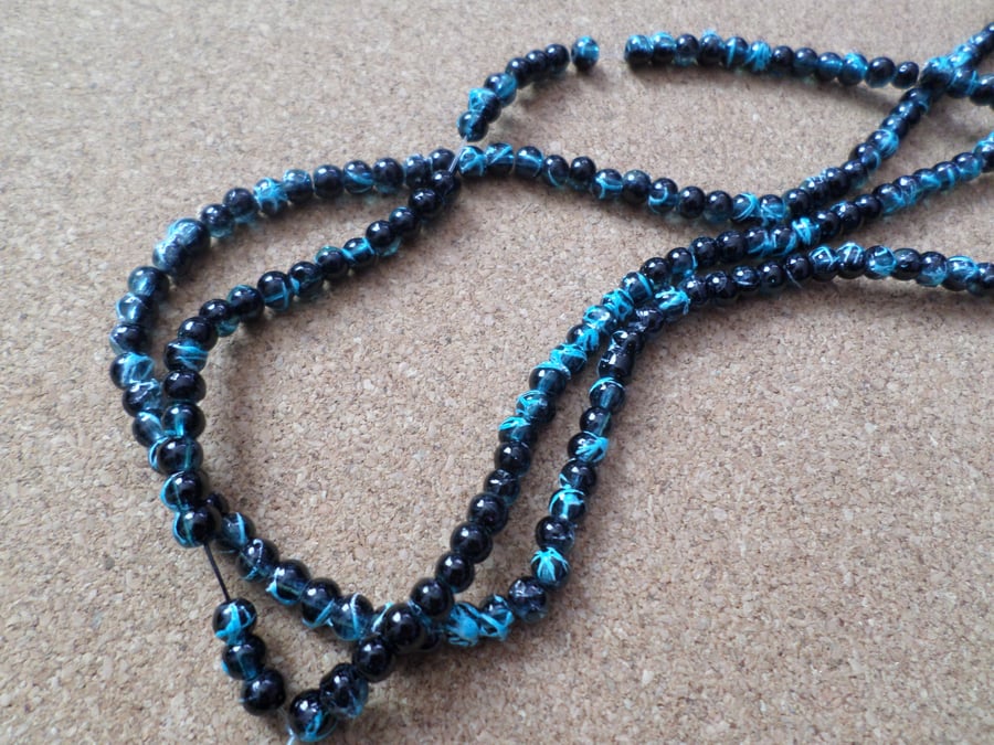 100 x Transparent Drawbench Glass Beads - Round - 4mm - Black - Bright Blue 