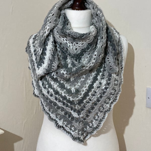 Shells Crochet Shawl