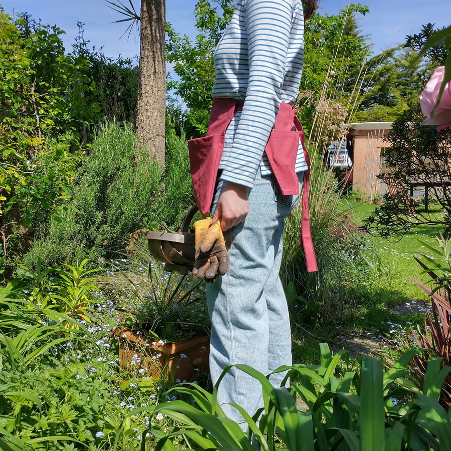 Gardeners Utility Belt Apron with Harvesting Pouch. Gift for Gardeners. Red 