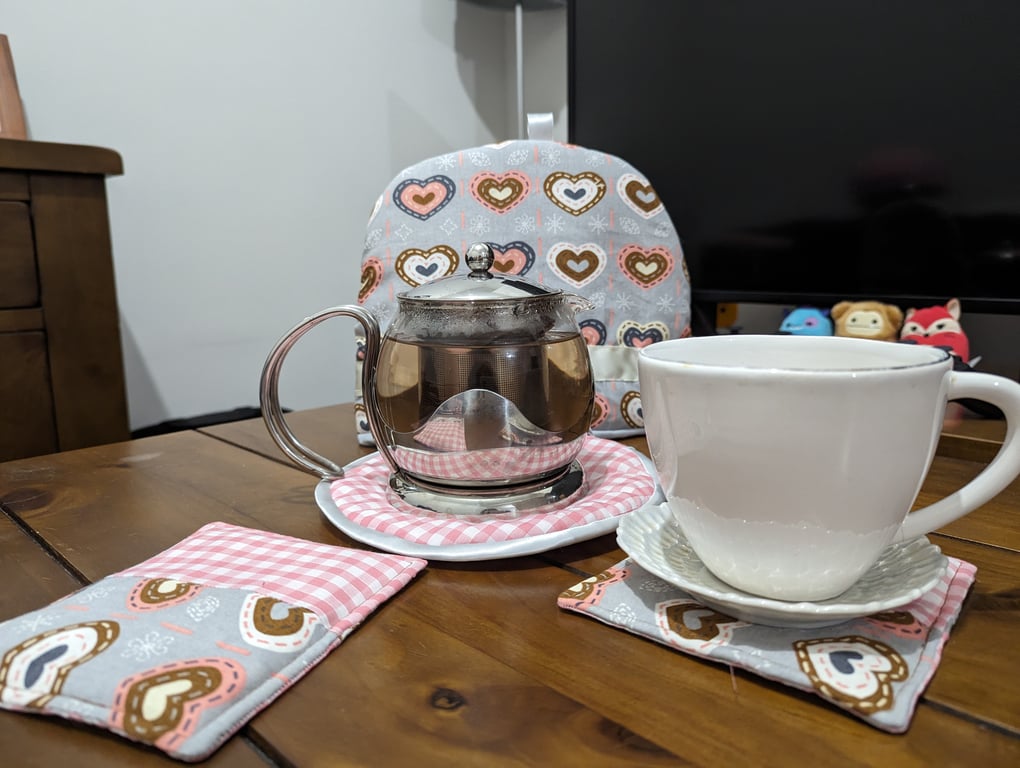 Mrs Claus Tea Set: Grey Patch Hearts Design
