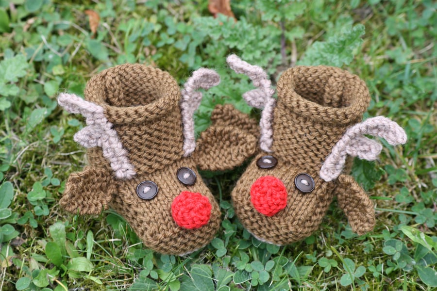 KNITTING PATTERN in pdf - Reindeer Baby Booties