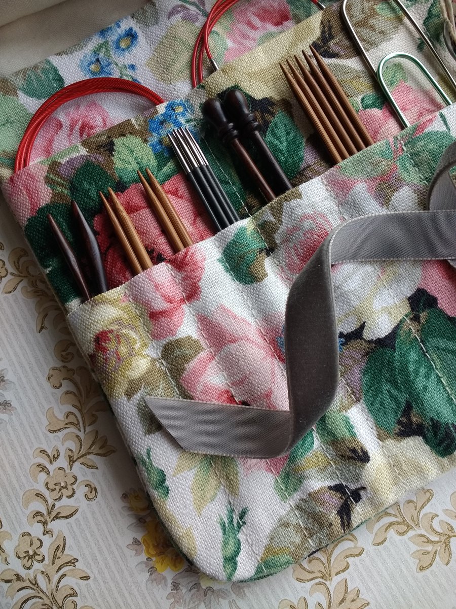 "Judit" knitting needle wrap
