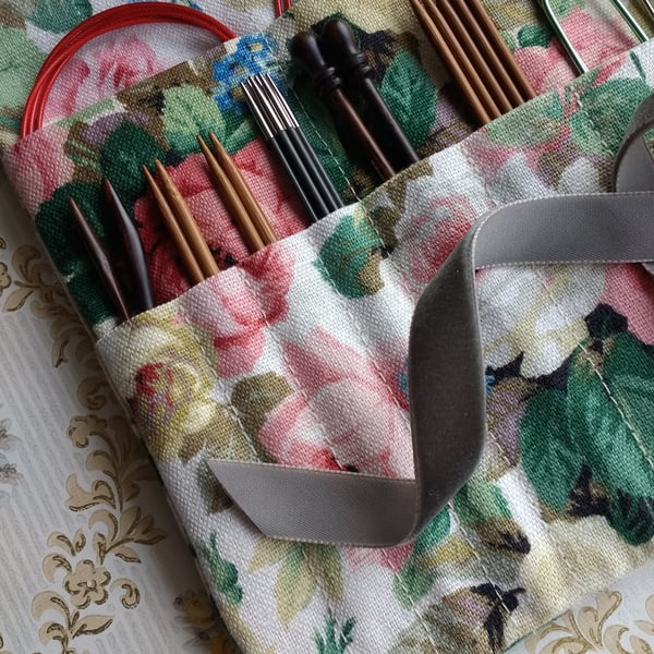 "Judit" knitting needle wrap