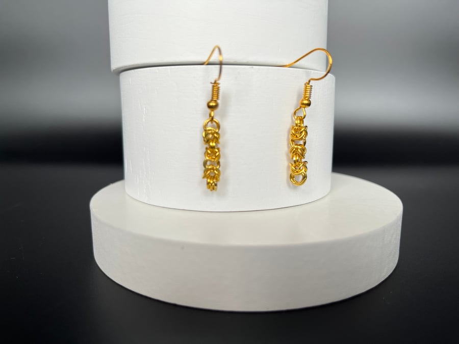 Simply elegant chainmaille drop earrings