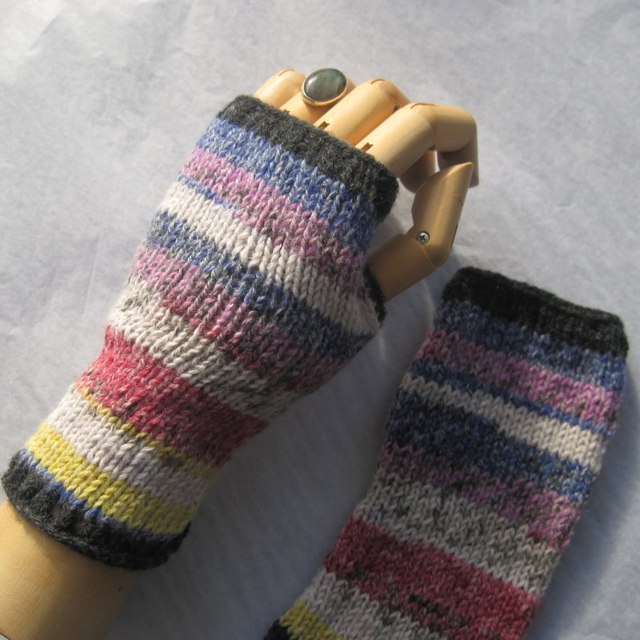 Stripey fingerless mitts