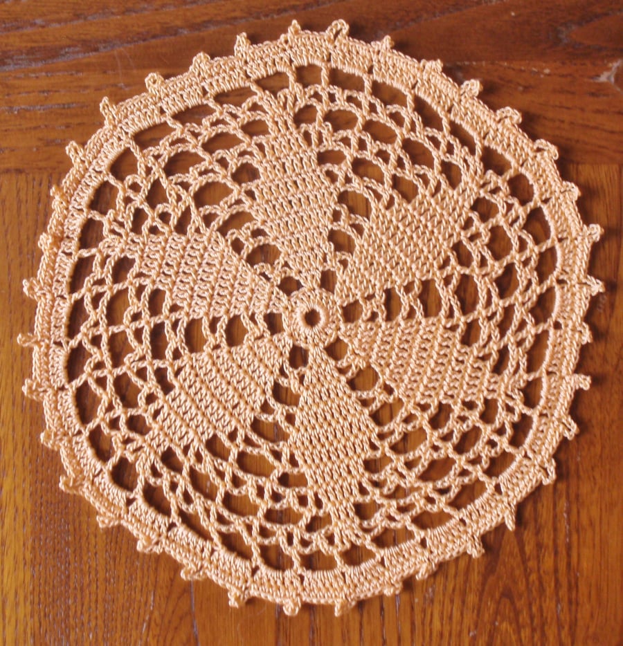 GOLD STAR MAT 16cm - DAINTY LITTLE DOILY WITH PICOT EDGING