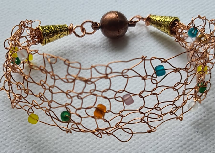 Dainty beaded copper wire bracelet