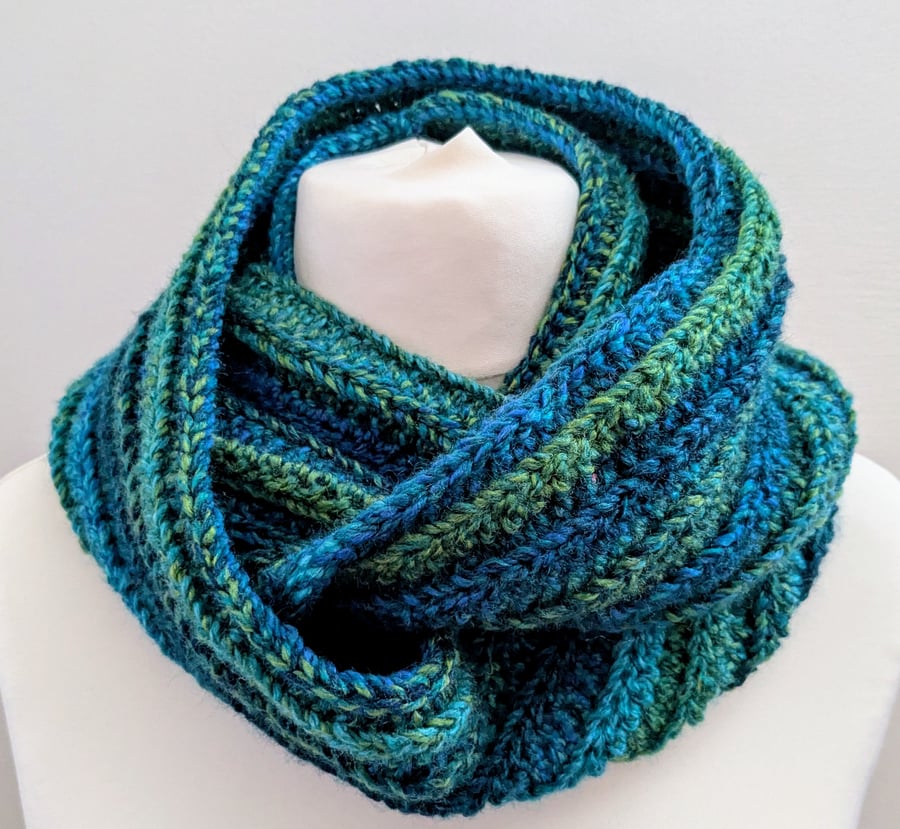 Crochet infinity scarf