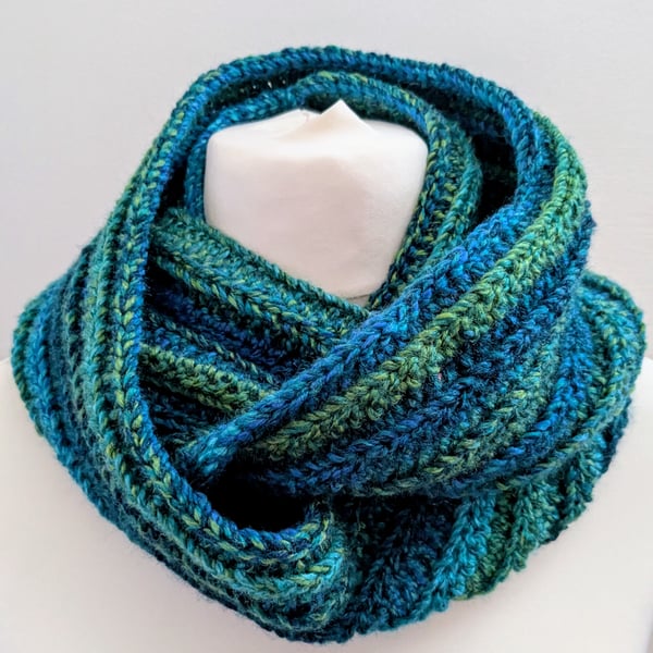 Crochet infinity scarf