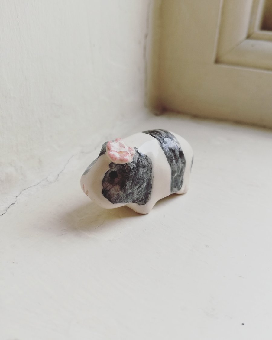 Ceramic guinea pig figure in black and white with pink flower 4 pocket pet lover