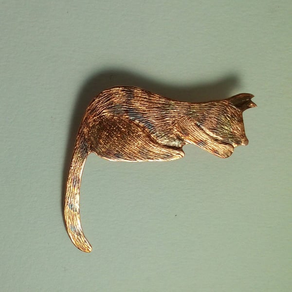 copper sleeping cat brooch