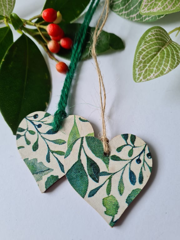 2 gift tags green foliage wooden decoupage decorations 2 string colours