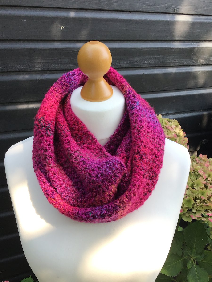 Infinity scarf in acrylic, colour Pink Marble
