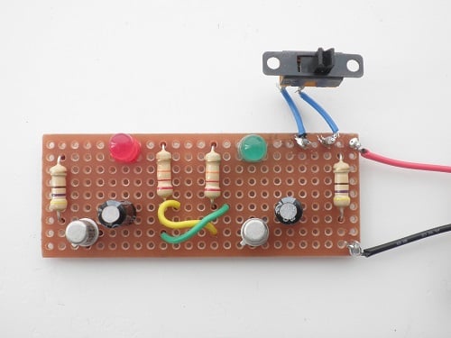 Kit 12: Alternately Flashing L.E.D.s Using Transistors