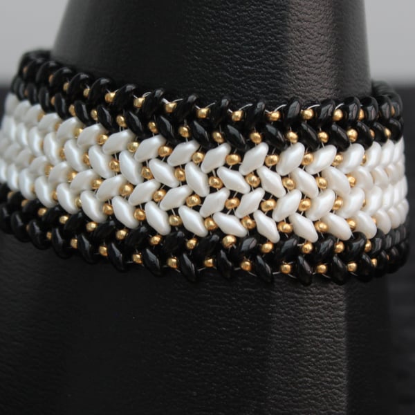 Black and white and gold beaded bracelet