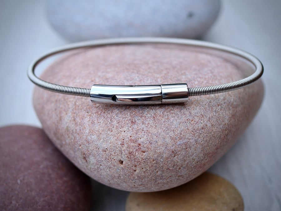 Personalised guitar string bracelet - Engraved gifts for musicians - Bass string