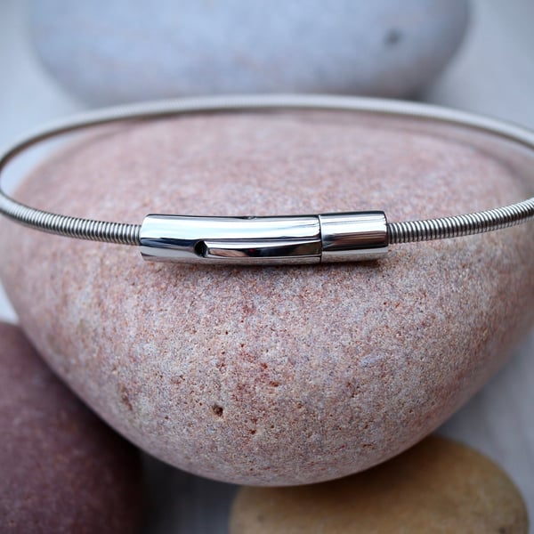 Personalised guitar string bracelet - Engraved gifts for musicians - Bass string