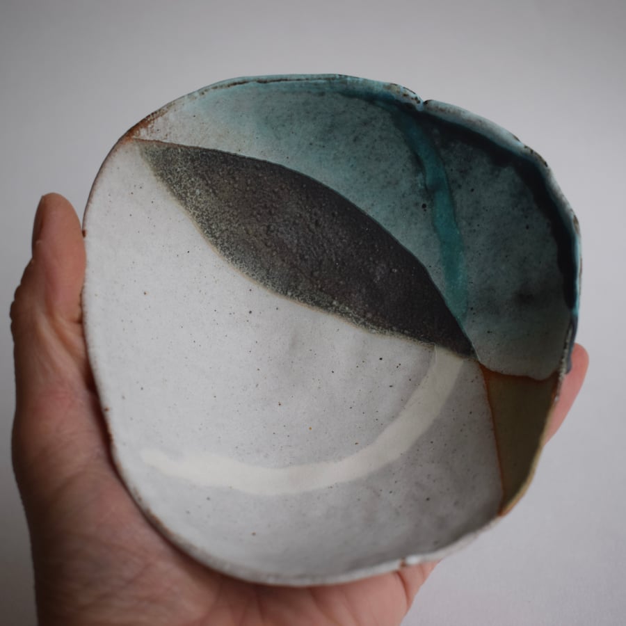 Ceramic Seashell Bowl in White and Turquoise