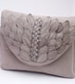 Winged clutch - Image 1