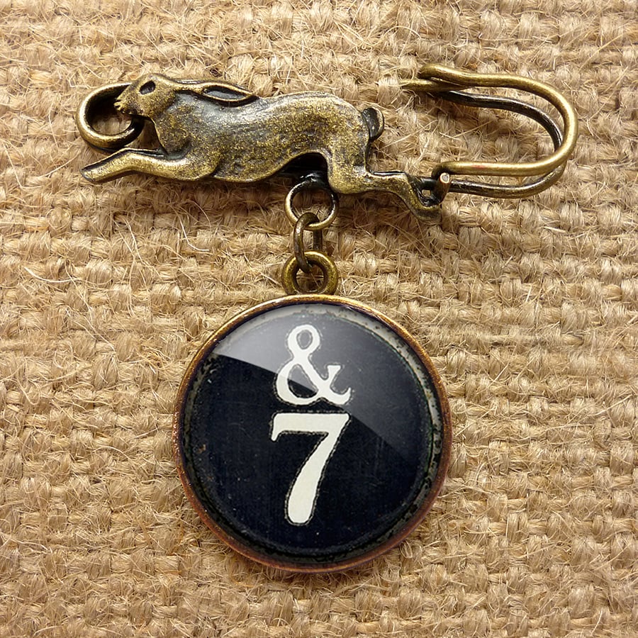 &7 Typewriter Key Hare Pin Brooch (DJ01)