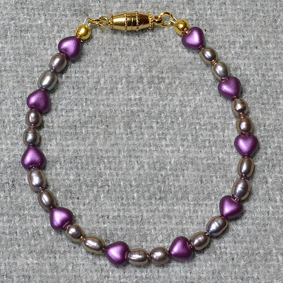 Purple Glass Heart and Pink-Silver Pearlescent Glass Rice Pearl Bracelet