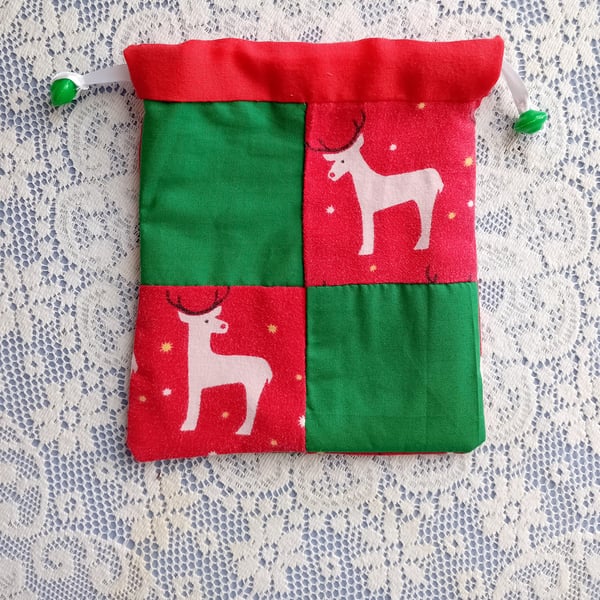 Christmas gift bag. Patchwork drawstring bag with reindeer.
