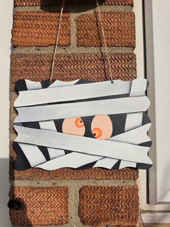 Hand Painted Halloween Mummy Hanging Sign – Spooky Mummy Wooden Wall Decoration