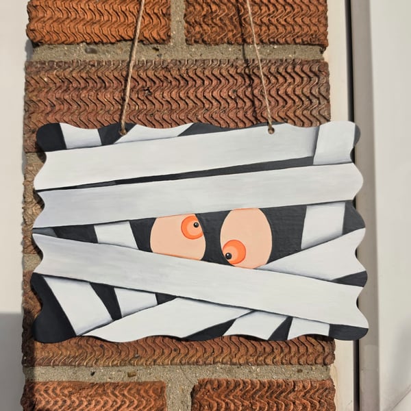 Hand Painted Halloween Mummy Hanging Sign – Spooky Mummy Wooden Wall Decoration