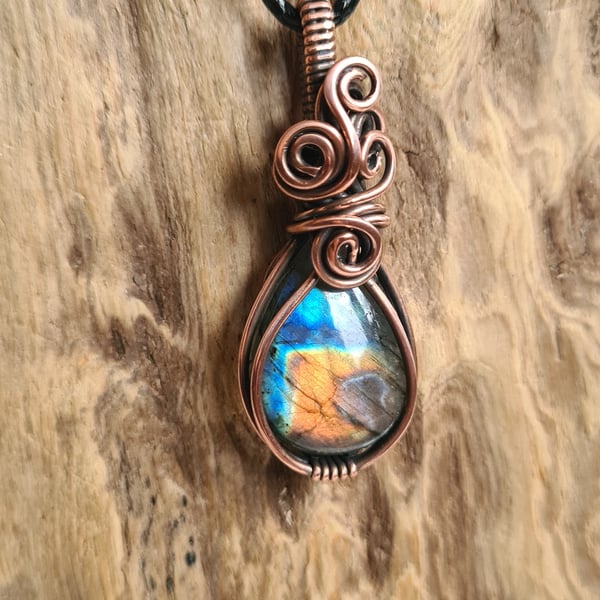 Multicoloured Natural Labradorite Copper Necklace Pendant Gift Crystal Jewellery