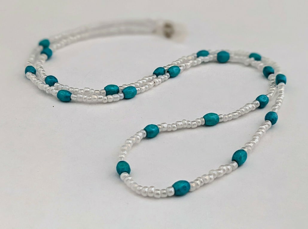 Turquoise and white beaded sunglasses cord