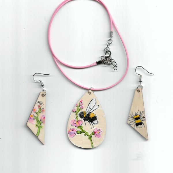 Bee and Pink Flowers. Pendant and Earrings set