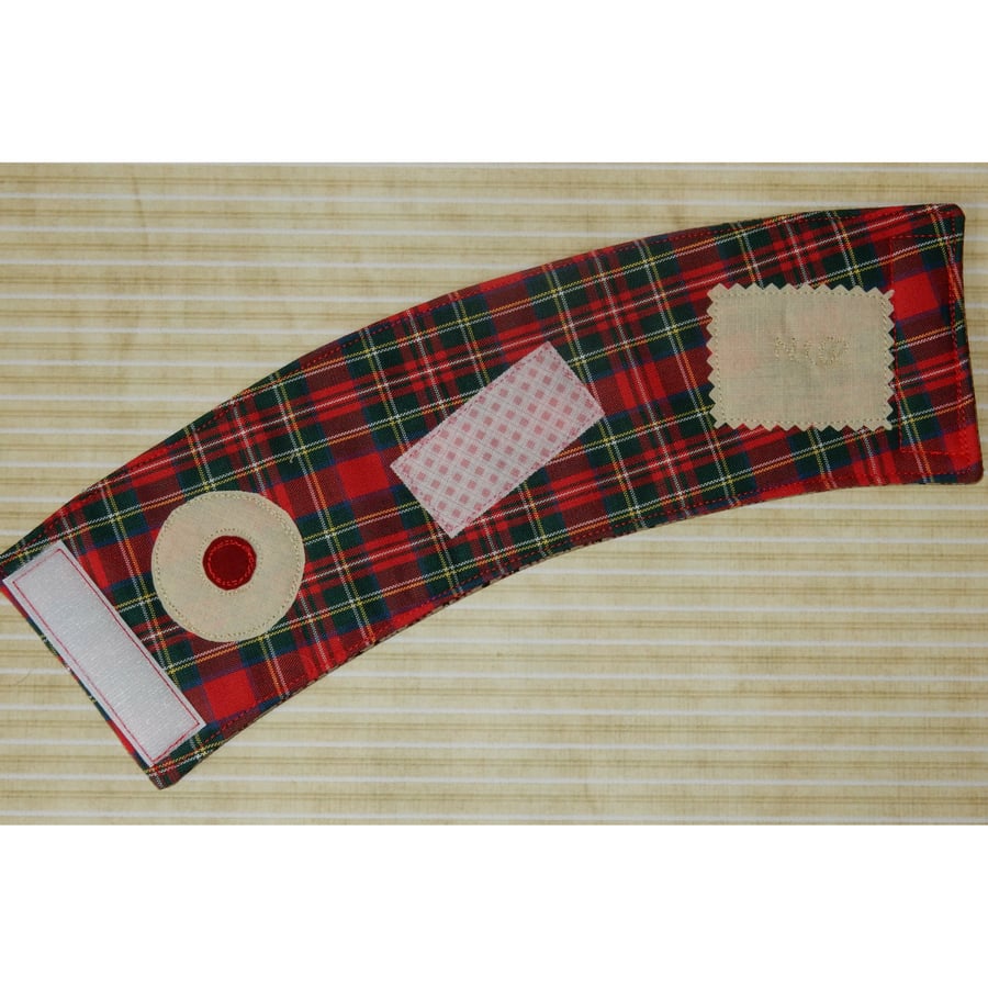 Travel mug cosy - Tartan with biscuits