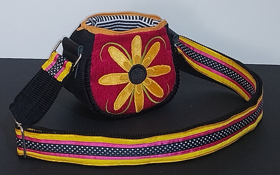 The mini Yellow daisy handbag