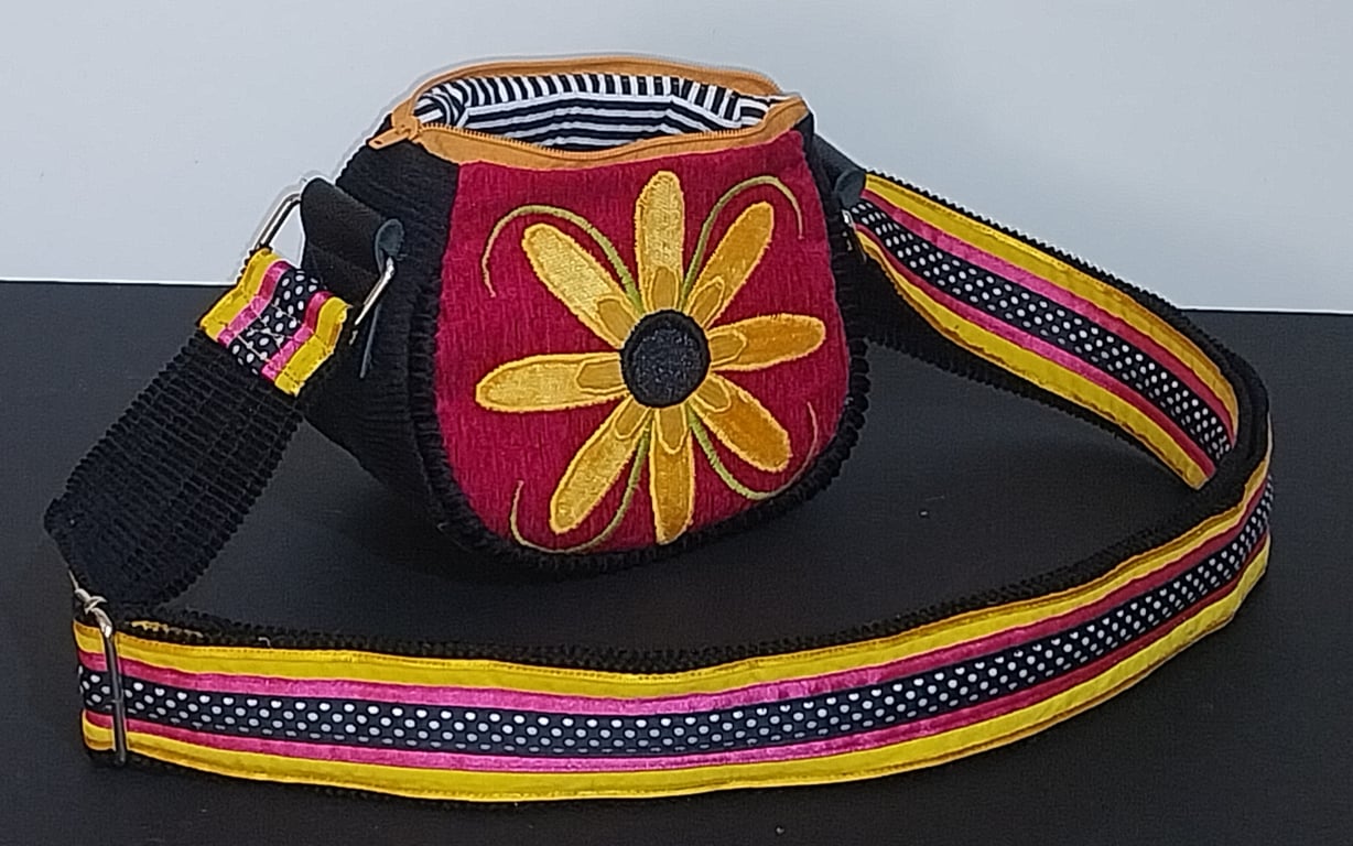 The mini Yellow daisy handbag