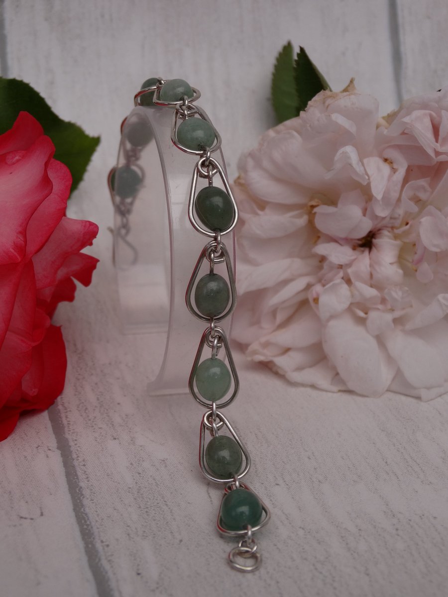 Green aventurine and silver wire ovals bracelet
