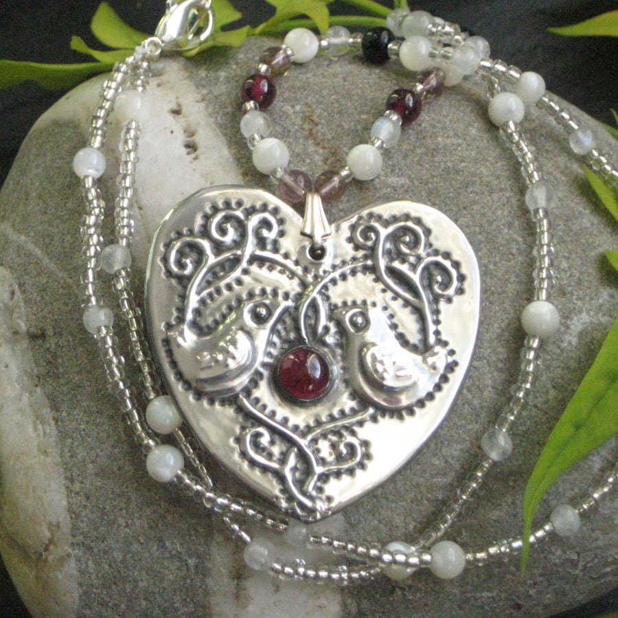 Heart-shape Birds Garnet Necklace in Silver Pewter